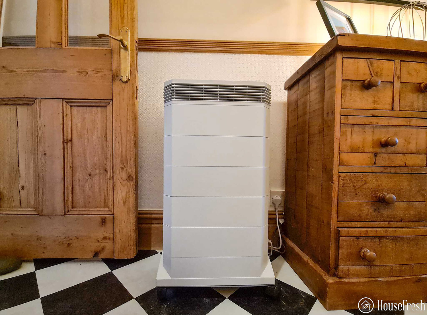 IQAir Healthpro Plus Hallway logo